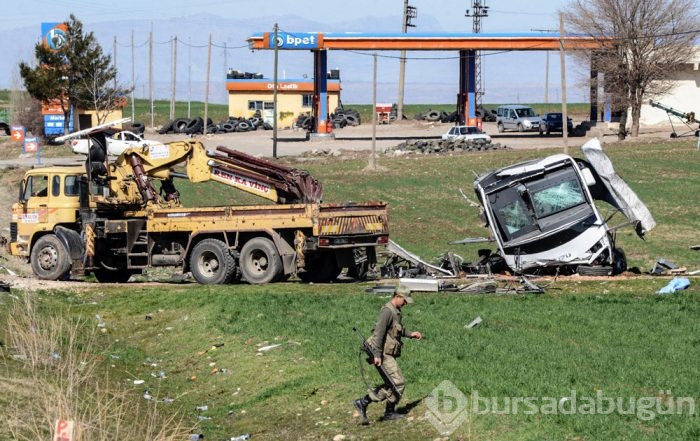 Diyarbakır'da askeri aracın geçişi sırasında patlama!	
