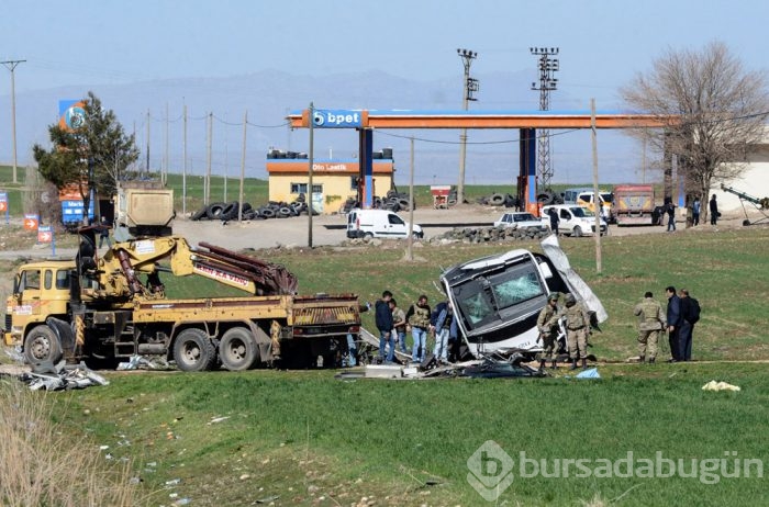 Diyarbakır'da askeri aracın geçişi sırasında patlama!	
