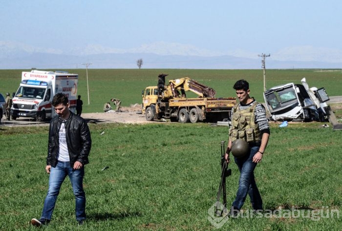 Diyarbakır'da askeri aracın geçişi sırasında patlama!	
