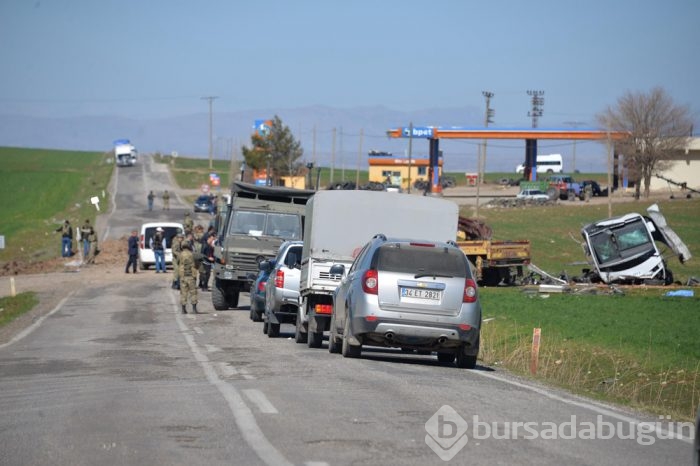 Diyarbakır'da askeri aracın geçişi sırasında patlama!	
