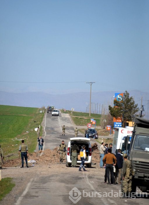 Diyarbakır'da askeri aracın geçişi sırasında patlama!	

