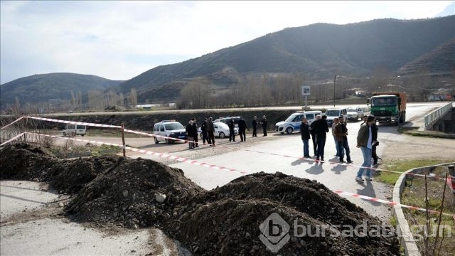"Tapulu arazim" dedi yolu kapattı