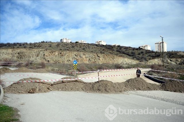 "Tapulu arazim" dedi yolu kapattı