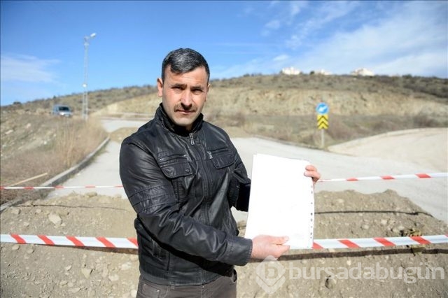 "Tapulu arazim" dedi yolu kapattı
