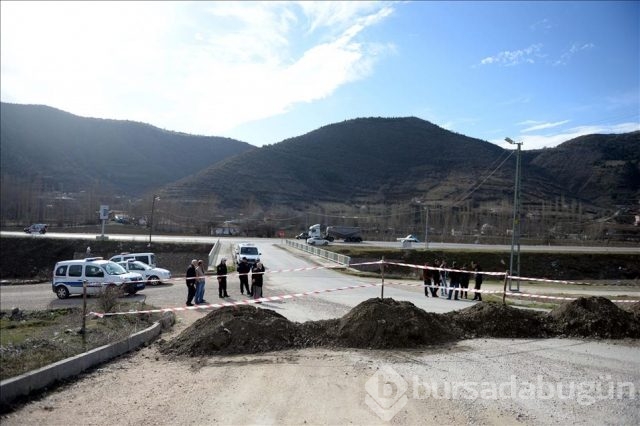 "Tapulu arazim" dedi yolu kapattı