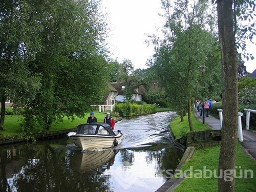 Arabanın yasak olduğu köy: Giethoorn