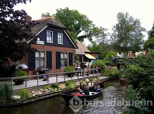 Arabanın yasak olduğu köy: Giethoorn