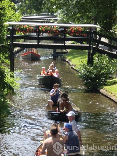 Arabanın yasak olduğu köy: Giethoorn