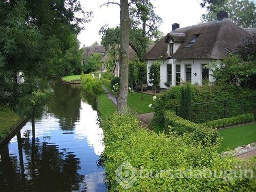 Arabanın yasak olduğu köy: Giethoorn