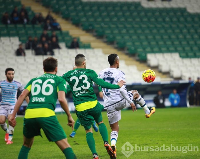 Bursaspor-Fenerbahçe maçında kareler...