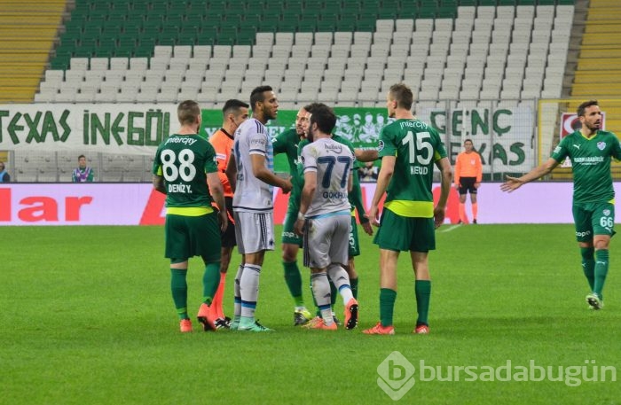 Bursaspor-Fenerbahçe maçında kareler...
