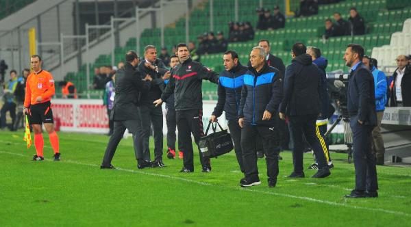 Bursaspor-Fenerbahçe maçında kareler...