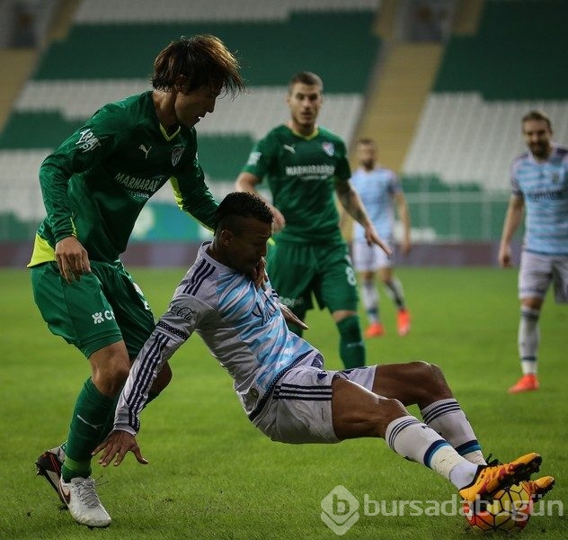 Bursaspor-Fenerbahçe maçında kareler...