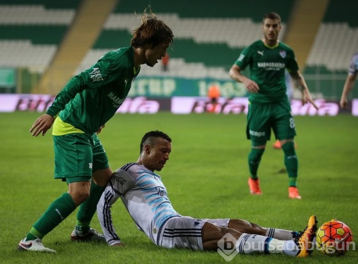 Bursaspor-Fenerbahçe maçında kareler...