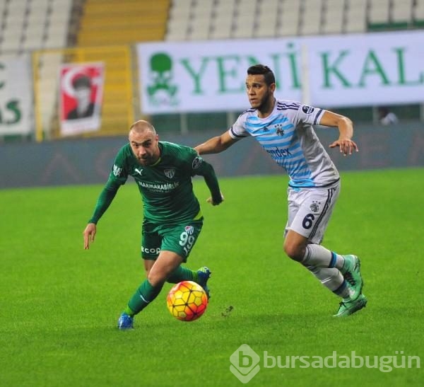 Bursaspor-Fenerbahçe maçında kareler...