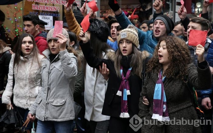 Trabzon'da kırmızı kartlı protesto