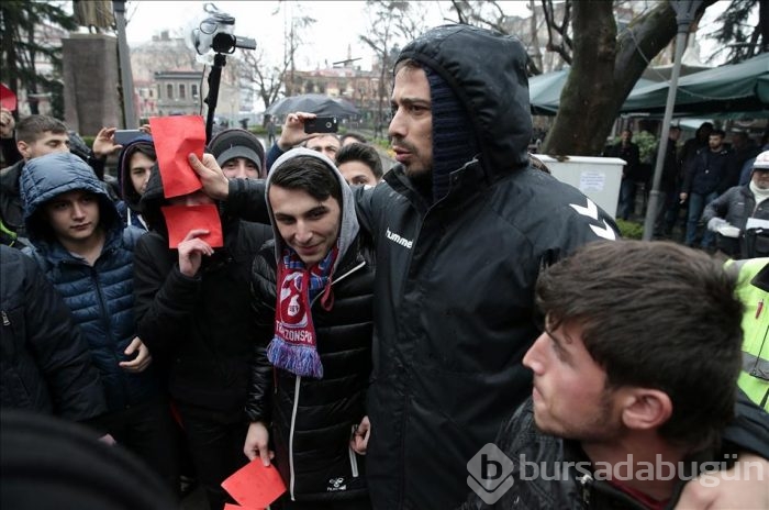Trabzon'da kırmızı kartlı protesto