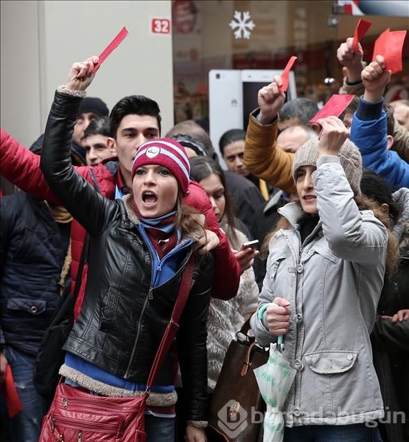 Trabzon'da kırmızı kartlı protesto
