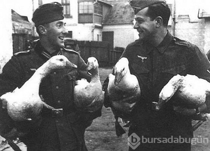 Tarihi fotoğraflara bir de böyle bakın