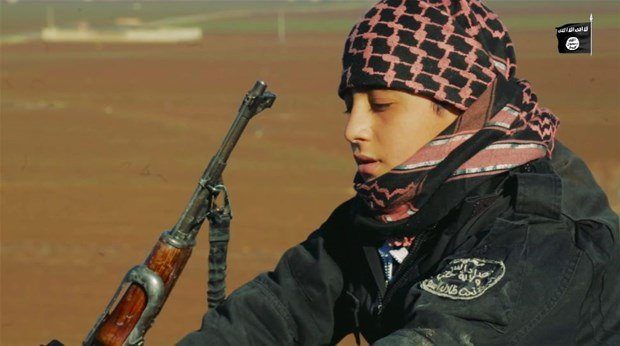 11 yaşındaki oğlunu 'canlı bomba' yaptı