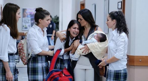 Kırgın Çiçekler günün birincisi