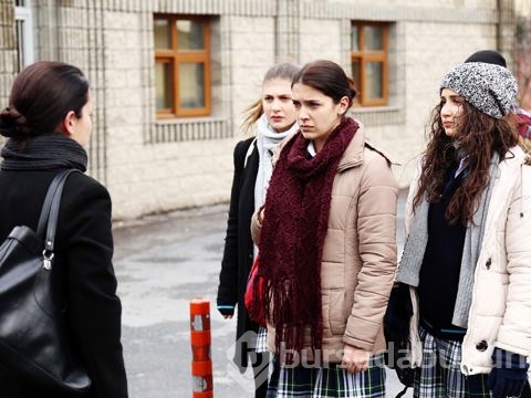 Kırgın Çiçekler günün birincisi
