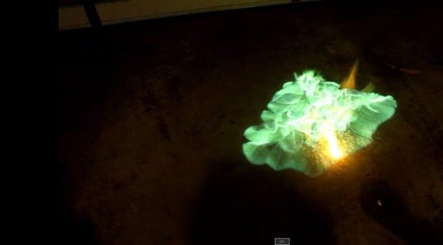 Evinin garajında lazer silah yaptı!