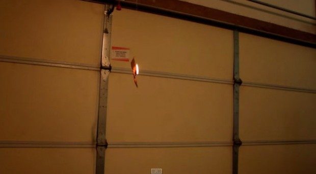 Evinin garajında lazer silah yaptı!