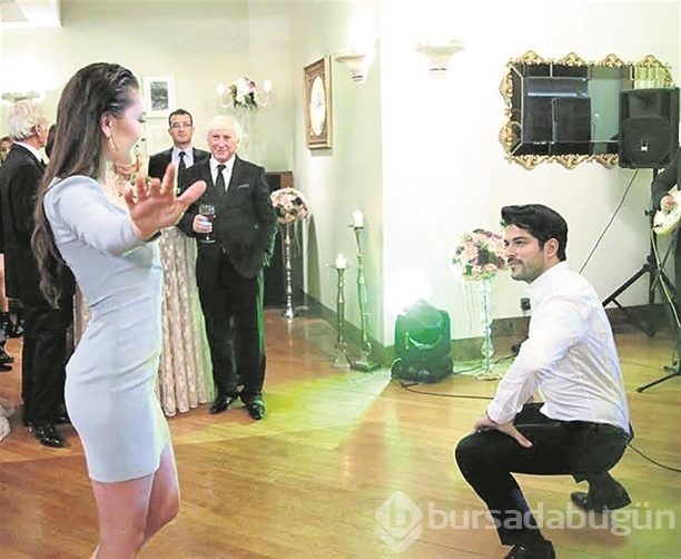 Burak Özçivit ile Neslihan Atagül'le harmandalı oynadı