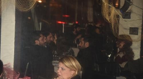 Berrak Tüzünataç erkekler tuvaletinden çıktı!
