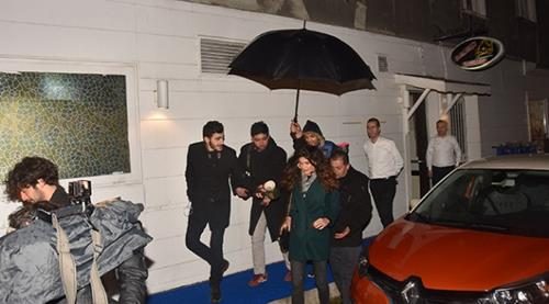 Berrak Tüzünataç erkekler tuvaletinden çıktı!