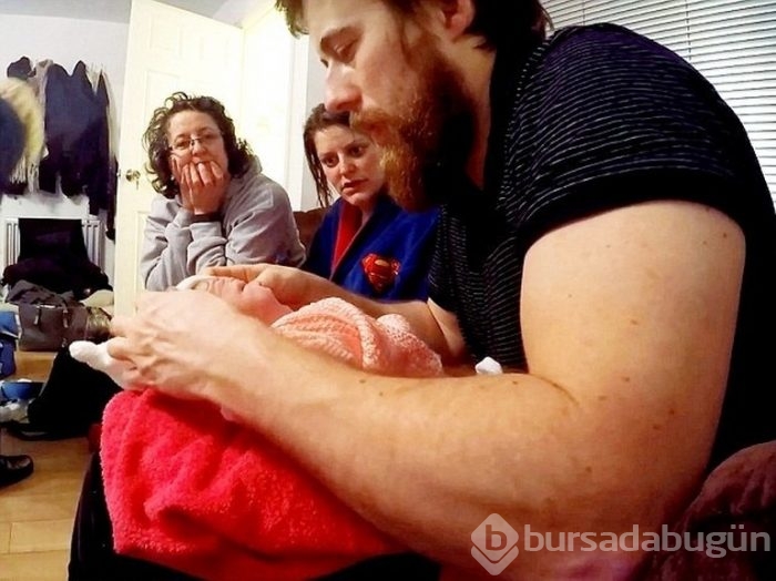 Evde sancısı tuttu eşi doğurttu