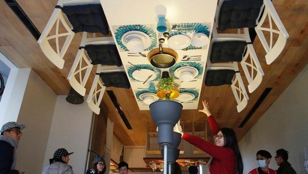 Dünyaları tepetaklak oldu