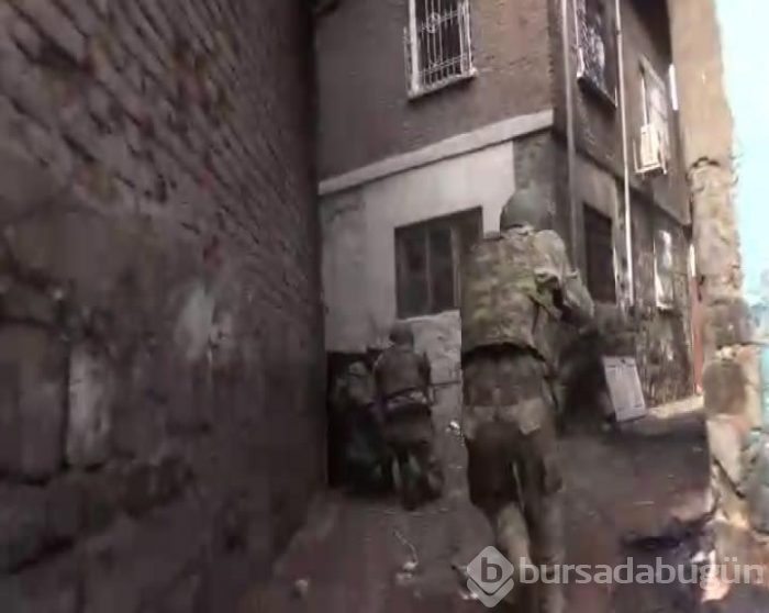 Sur'da teslim olma anları kameralara böyle yansıdı
