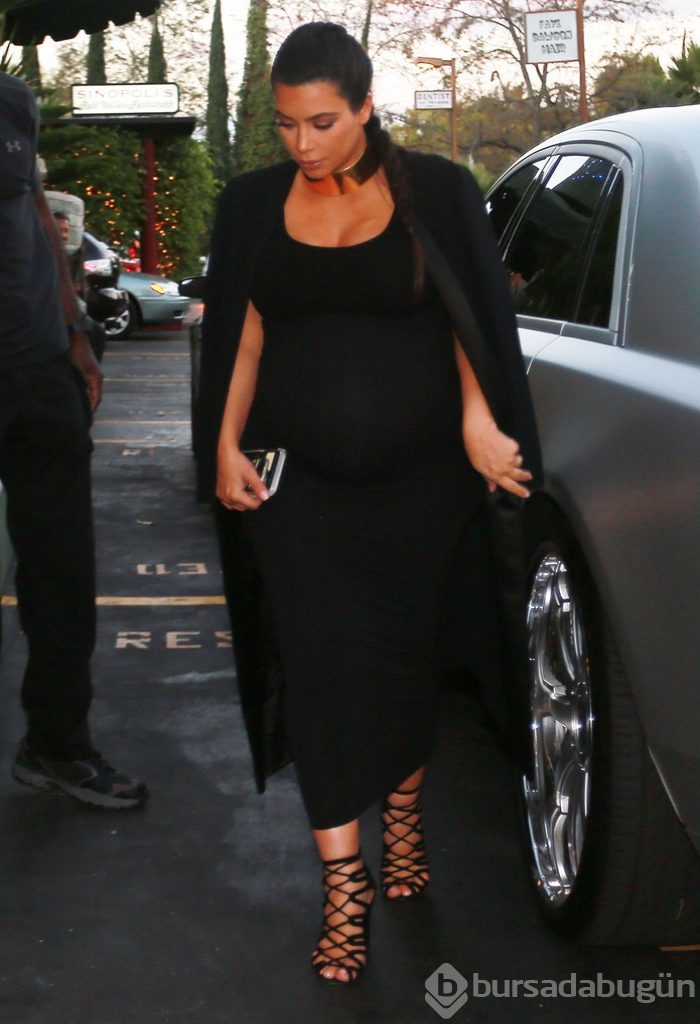 Kim Kardashian doğum kilolarını artık gizlemiyor	
