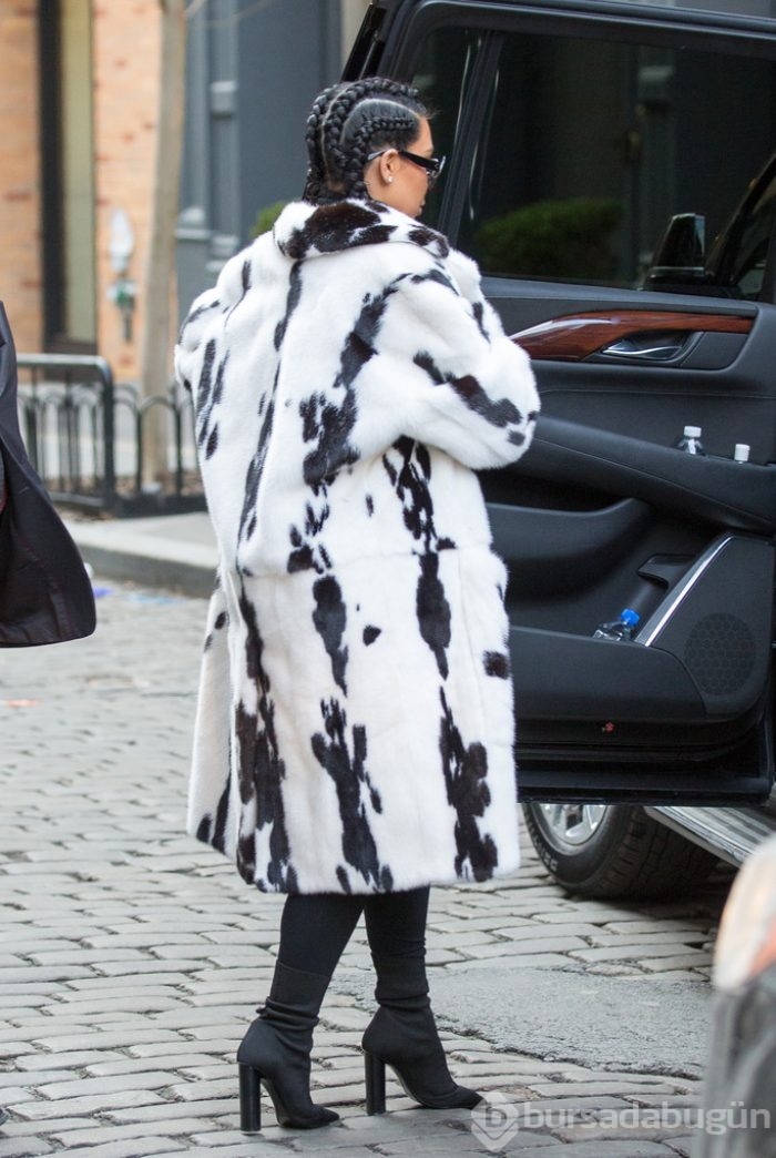 Kim Kardashian doğum kilolarını artık gizlemiyor	
