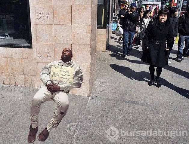Ünlü şarkıcı uyuyakalınca Photoshop'tan nasibini aldı	
