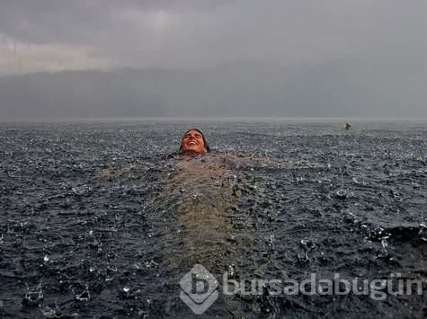 Fotoğrafları film afişine çeviriyor	
