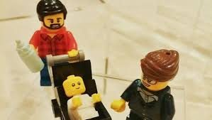 LEGO'dan çalışan anne, çocuk bakan baba!