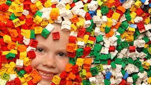 LEGO'dan çalışan anne, çocuk bakan baba!