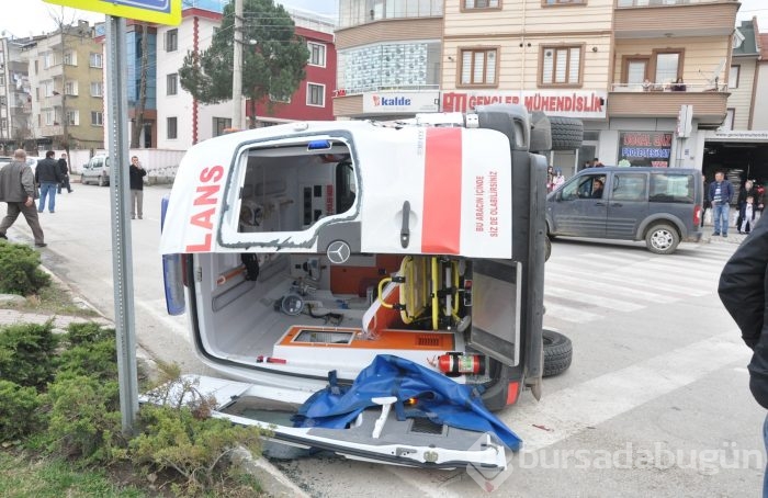 Bursa'da otobüsün çarptığı ambulans takla attı: 5 yaralı	
