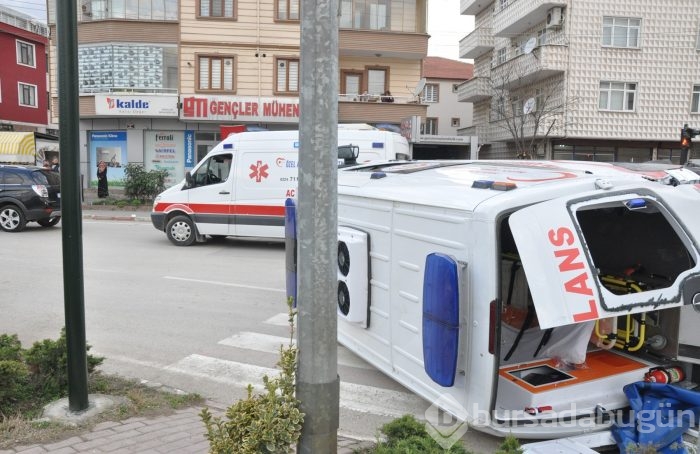 Bursa'da otobüsün çarptığı ambulans takla attı: 5 yaralı	