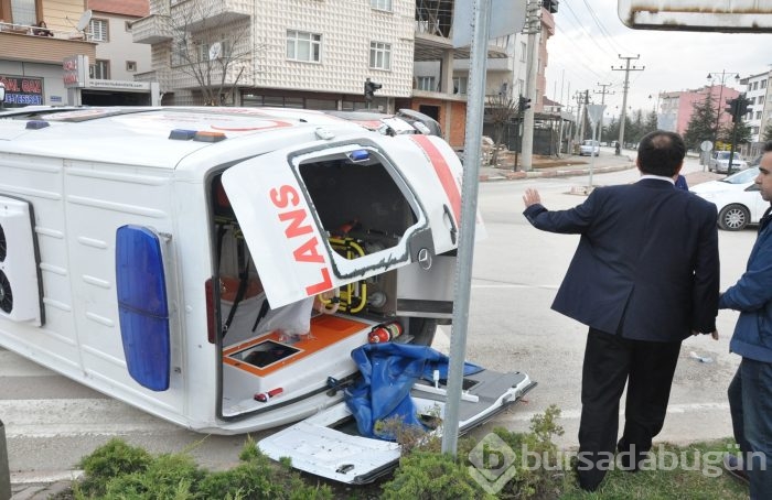Bursa'da otobüsün çarptığı ambulans takla attı: 5 yaralı	