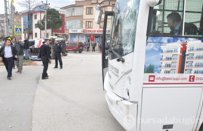 Bursa'da otobüsün çarptığı ambulans takla attı: 5 yaralı	