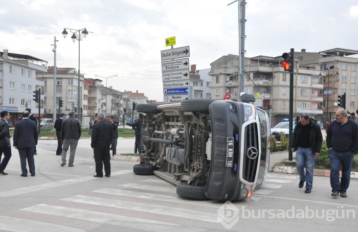 Bursa'da otobüsün çarptığı ambulans takla attı: 5 yaralı	