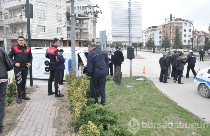 Bursa'da otobüsün çarptığı ambulans takla attı: 5 yaralı	
