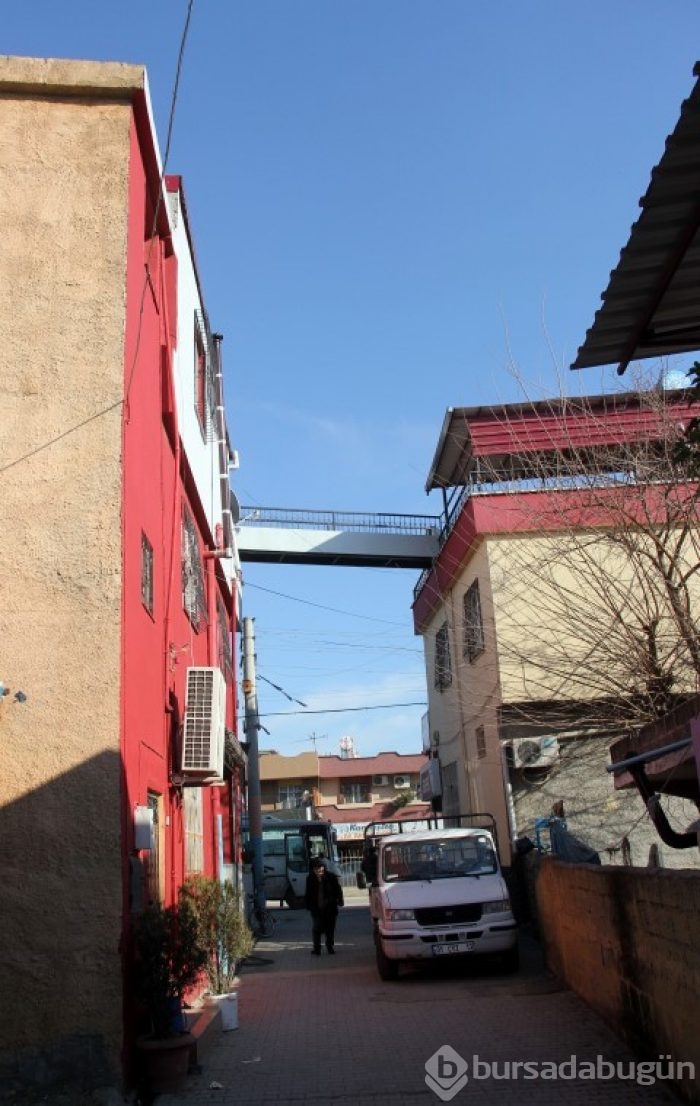 Evden eve üst geçit	