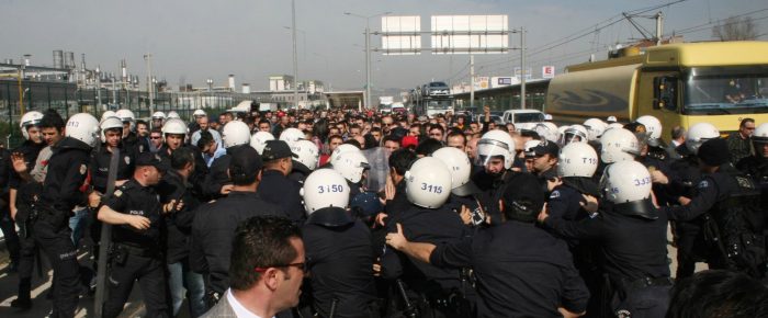 Bursa'da emekçilere biber gazıyla müdahale edildi!