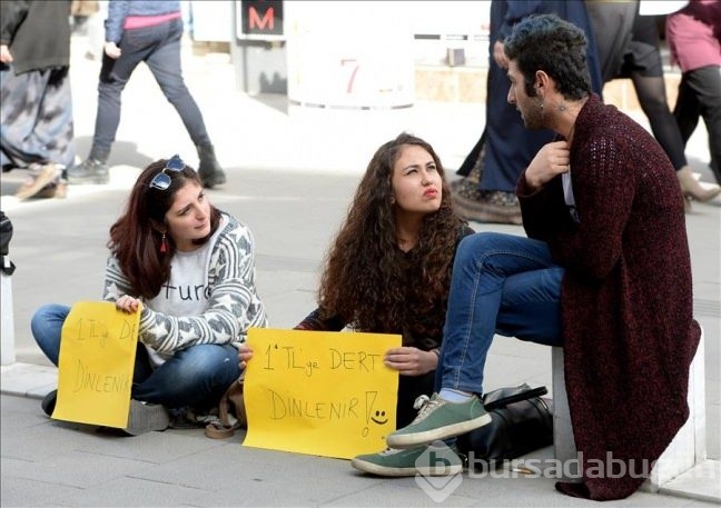 1 lira'ya sokakta dert dinliyorlar