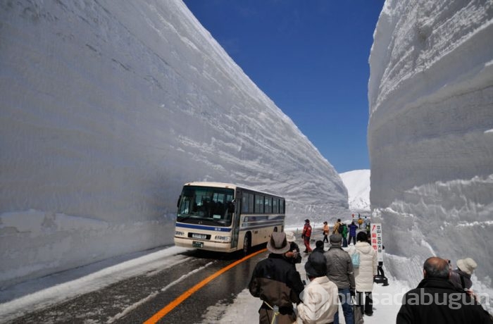15 metre kar yağdı yollar kapanmadı!